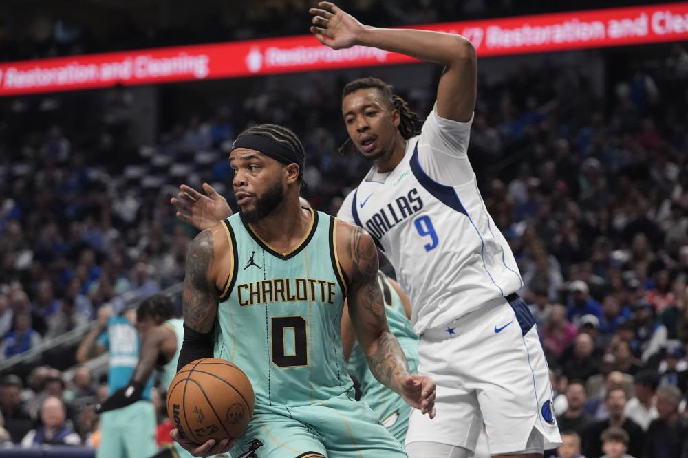 他在接受采 他在接受采